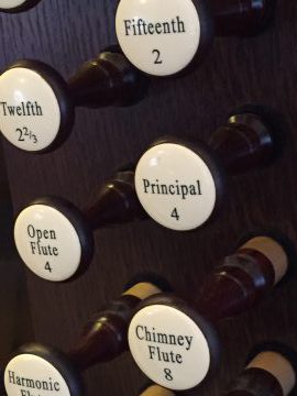 Organ pipes individually labeled